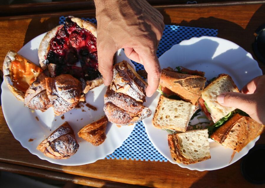 Barcelona: Sailing Tour with Spanish Tapas and Drinks - Timing, languages, and group size: fit it into your Barcelona day