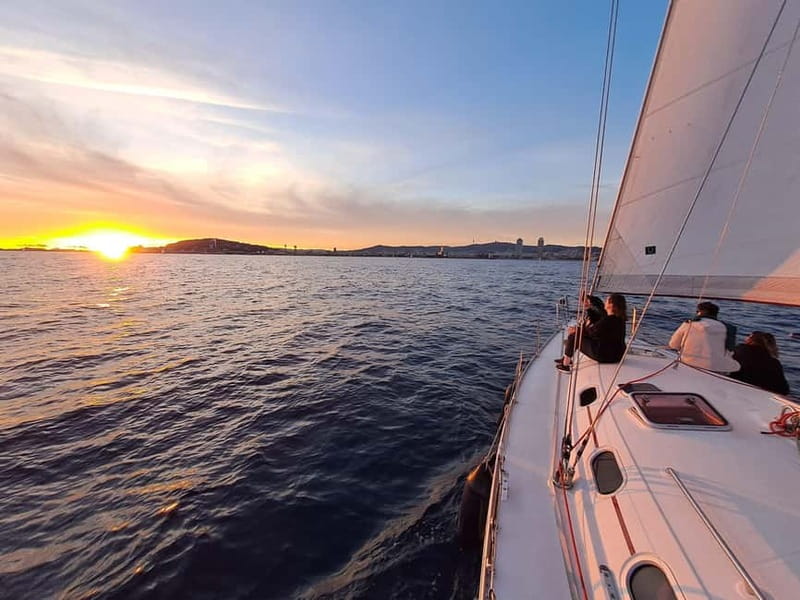 Barcelona: Sailing tours con capitán local, bebidas y snacks - The second sailing stretch plus the swim in the Mediterranean