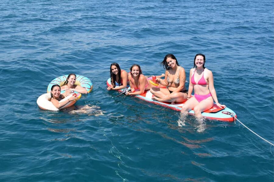 Barcelona: Sailing with Open Bar, Catalan Snack & Swim Stop - One Hour of Sailing Past Sagrada Familia, Montjuïc, and the Gothic Quarter