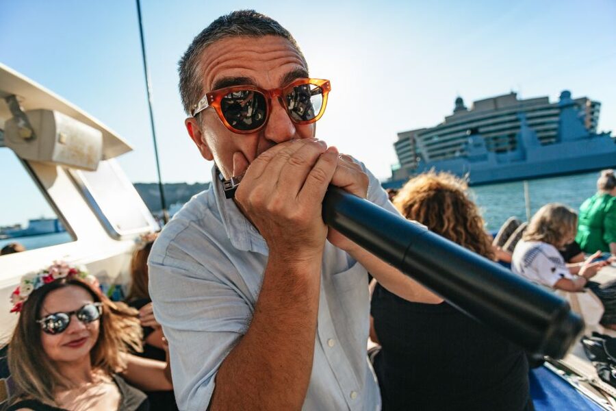 Barcelona: Sunset Catamaran Cruise with Live Music - Tips for Photos and the Sunset Moment