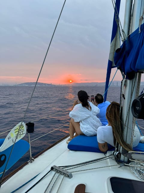Barcelona: Sunset Sailboat Cruise with Drinks and Snacks - Where the tour starts: Gate 8–9 and Mooring 901