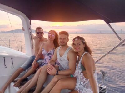 Barcelona: Sunset Sailing Tour with Open Bar & Snacks - Getting to Moll de la Marina without wasting your time