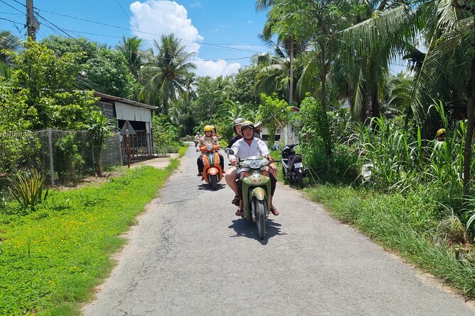 Ben Tre Mekong Zig Zag: Scooter, Sailboat, and Food (Full day) - Sailboat calm on the Mekong River and quiet canal