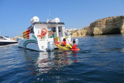 Benagil Kayak Tour On Board a Fantastic Catamaran - Meeting at Benagil Kayaks (Seasiren Tours): how to avoid stress