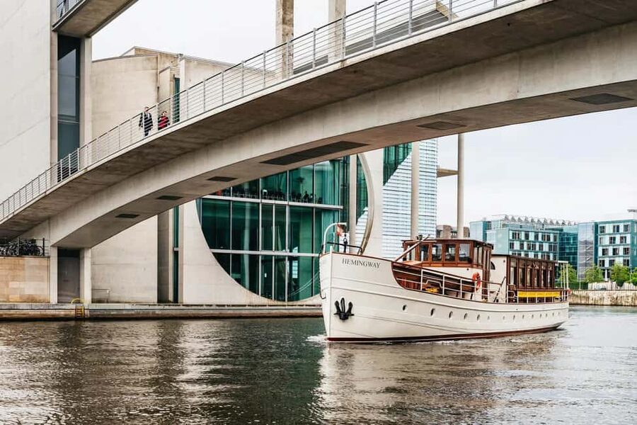 Berlin: Boat Sightseeing Tour on Electric Motor Yacht - Should you book the electric Fitzgerald tour?