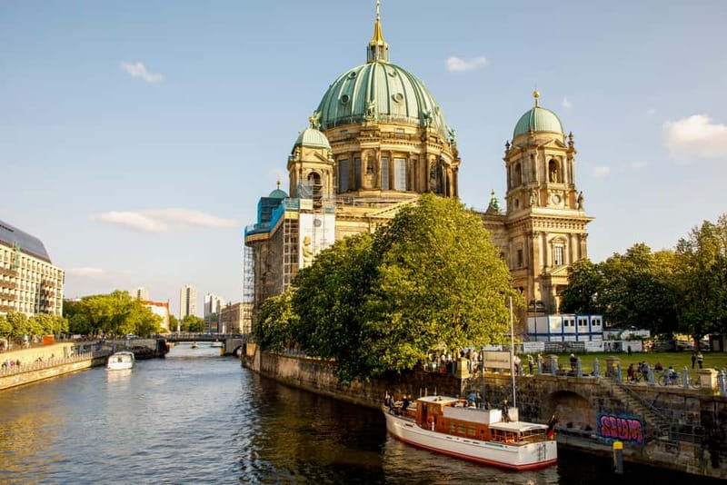 Berlin: Boat Sightseeing Tour on Electric Motor Yacht - Electric Fitzgerald: a Spree cruise that feels like a private yacht