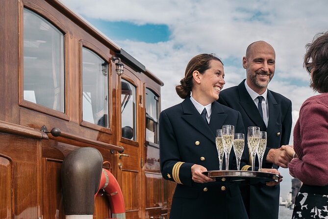 Berlin Boot Sightseeing Tour on Electric Private Yacht - Where to meet: FLAGSHIP.BERLIN by the Berliner Dom