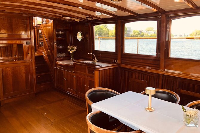 Berlin Boot Sightseeing Tour on Electric Private Yacht - Reichstag, Bundestag area, and the passing view that lands