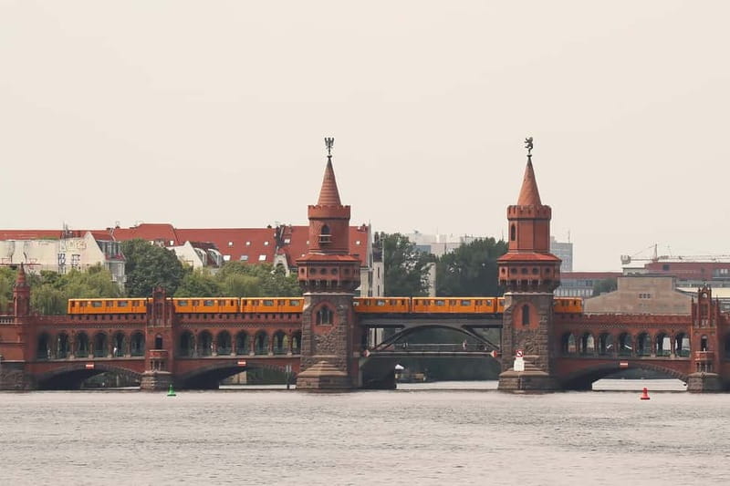 Berlin: East Side Gallery Spree Cruise in a Solar Catamaran - Key things you’ll notice on this Spree cruise