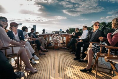 Berlin: Evening Yacht Cruise with Aperitif & Dinner Upgrade - The real plan: what happens during the 1.5-hour Spree ride