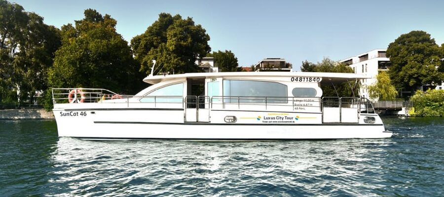 Berlin: Solar Powered Sunset Catamaran Cruise & Audio Guide - Small friction to know about: audio quirks and onboard behavior