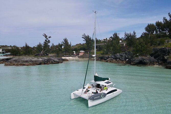 Bermuda Private Catamaran:Snorkeling, Shipwrecks & Cliff Jumping - Food and drinks: simple setup, optional lunch, alcohol not included