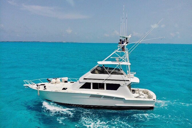Biggest Luxury Yacht Boat Best in Cancun up to 28 pax - A 60ft Private Yacht Charter in Cancún Waters (Up to 28 People)