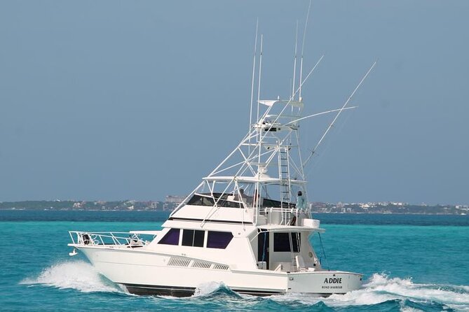 Biggest Luxury Yacht Boat Best in Cancun up to 28 pax - Onboard Comfort: Music, Drinks, and Bringing Your Own Food
