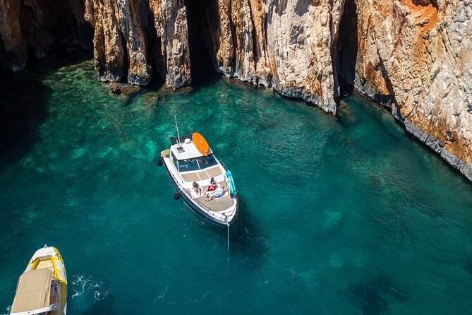 Blue & Green cave tour with yacht from town Hvar - Green Cave: light beams through cracks (and ticket timing)