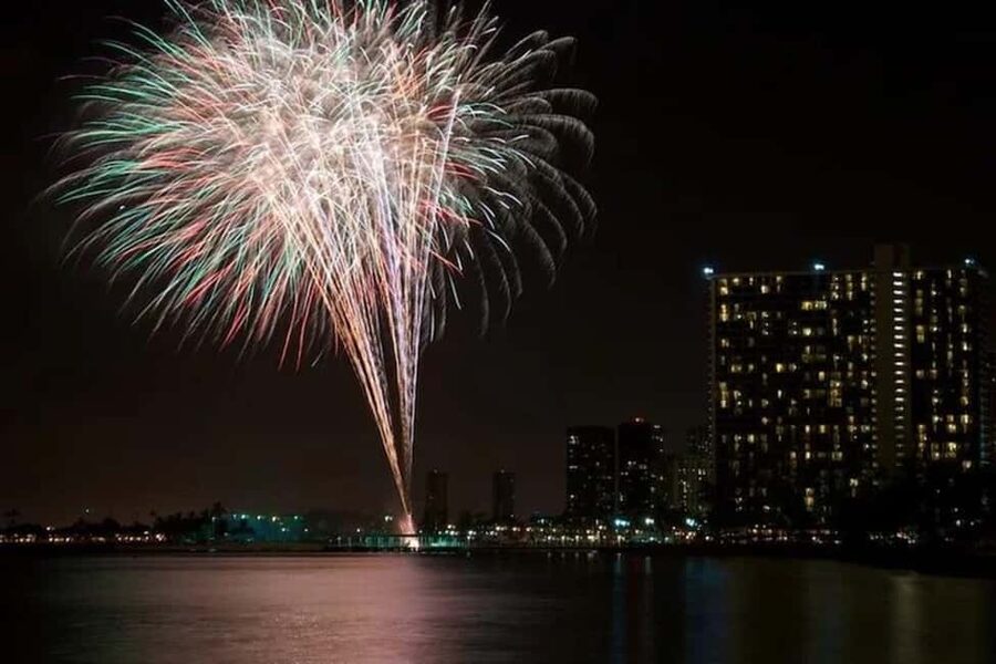 Board from Waikiki Beach: Friday Night Fireworks sail - Getting on the Boat: Duke Kahanamoku Statue to Shoreline