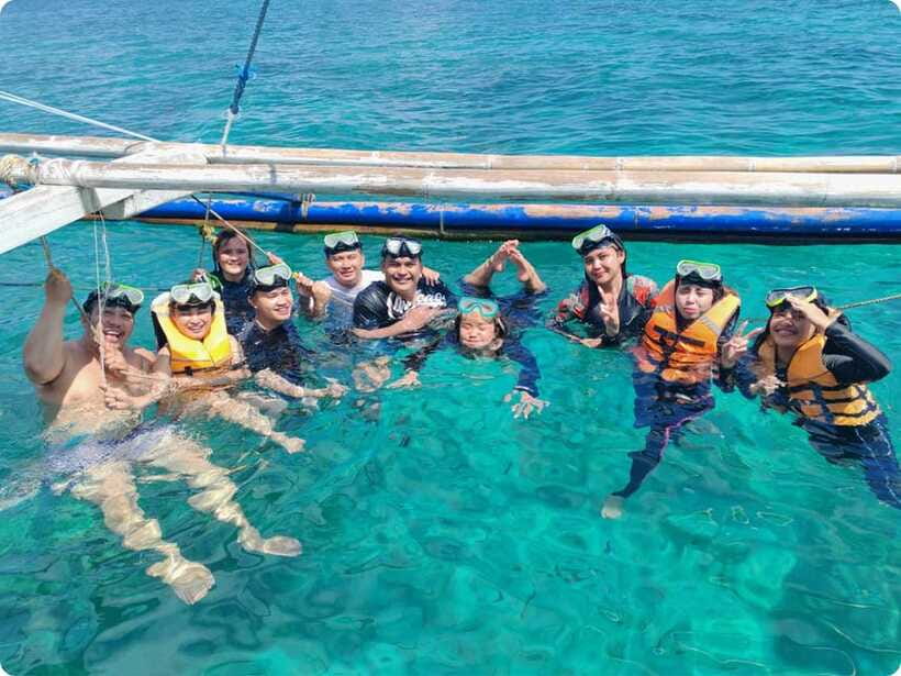 Boracay: Parasailing, Island Hopping, ATV Ride and Kawa Bath - Beach buffet lunch: included food, but bring your expectations down to earth