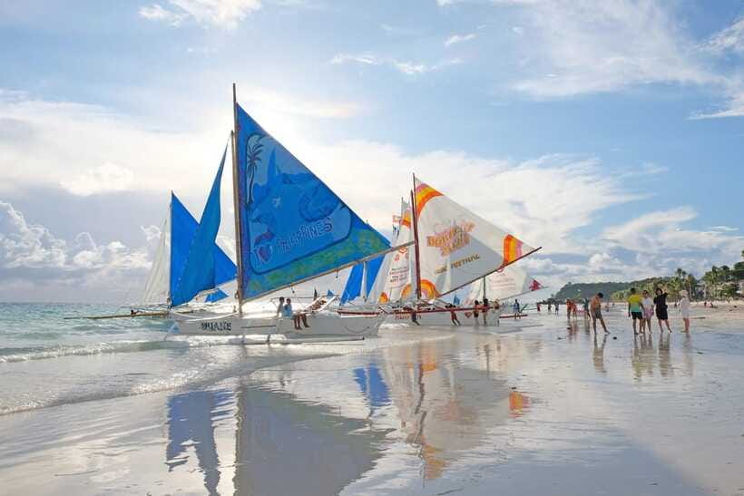Boracay: Sunset Paraw Sailing Trip - Photos and the Captain: Making the Most of the Included Shot