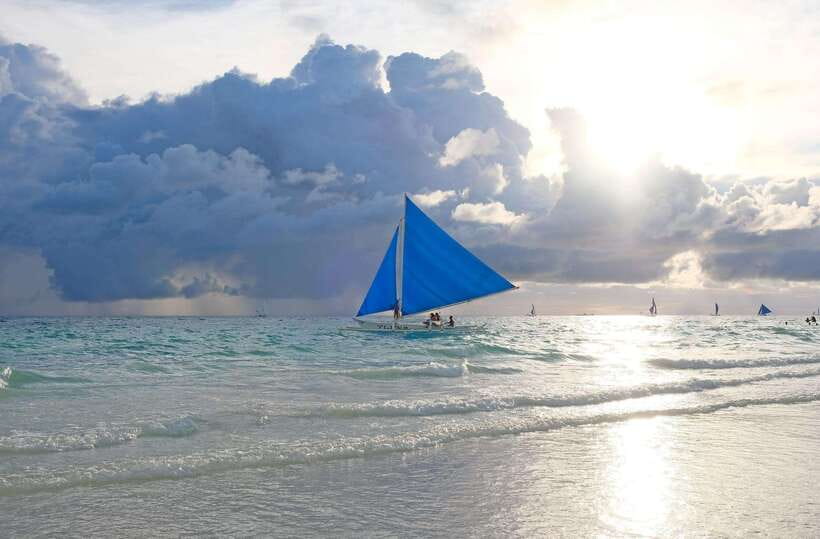 Boracay: Sunset Paraw Sailing Trip - Meeting at White Beach: Finding Your Guide Fast