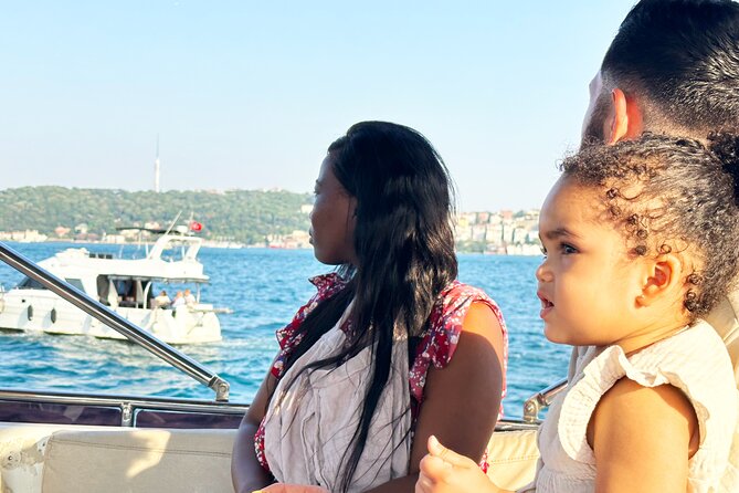 Bosphorus & Golden Horn: Sunset Yacht Cruise with Expert Guide - Beylerbeyi Palace, Üsküdar, and the Maiden’s Tower at Dusk