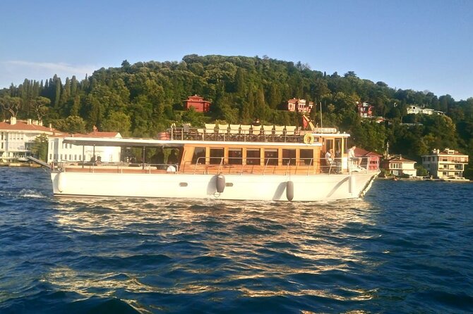 Bosphorus Night Cruise on Luxury Yacht - Ortaköy and Bebek: Neighborhoods With a Nighttime Pulse