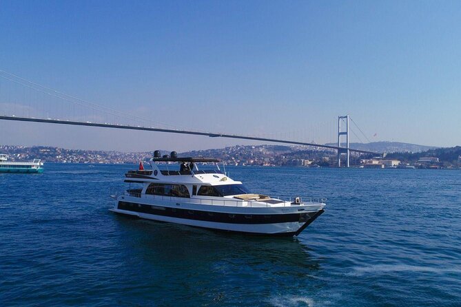 Bosphorus Night Cruise on the Luxury Yacht - Why a luxury yacht Bosphorus cruise works so well at night