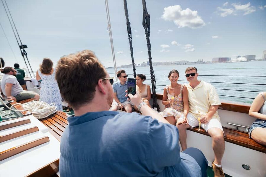 Boston: Downtown Harbor Sailing Cruise - Inner Harbor Islands and Castle Island: the best place to slow down