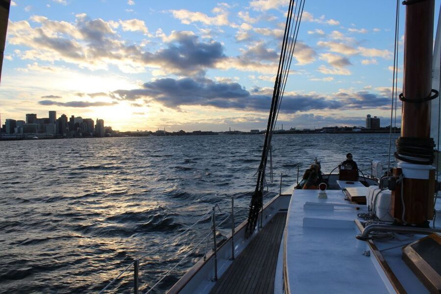 Boston: Harbor Champagne Sunset Sail from Rowes Wharf - Is this a good deal? Price reality vs. what you actually get