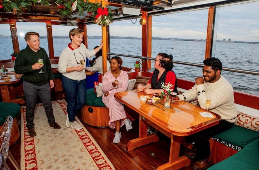 Boston: Harbor Sunset Yacht Cruise - Rowes Wharf Check-In: Getting on the Northern Lights Without Stress