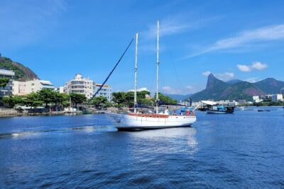 Brunch & Sunset Cruise with Capirinha in Rio - The Museum of Contemporary Art Stop: A Useful Break (Not a Detour)