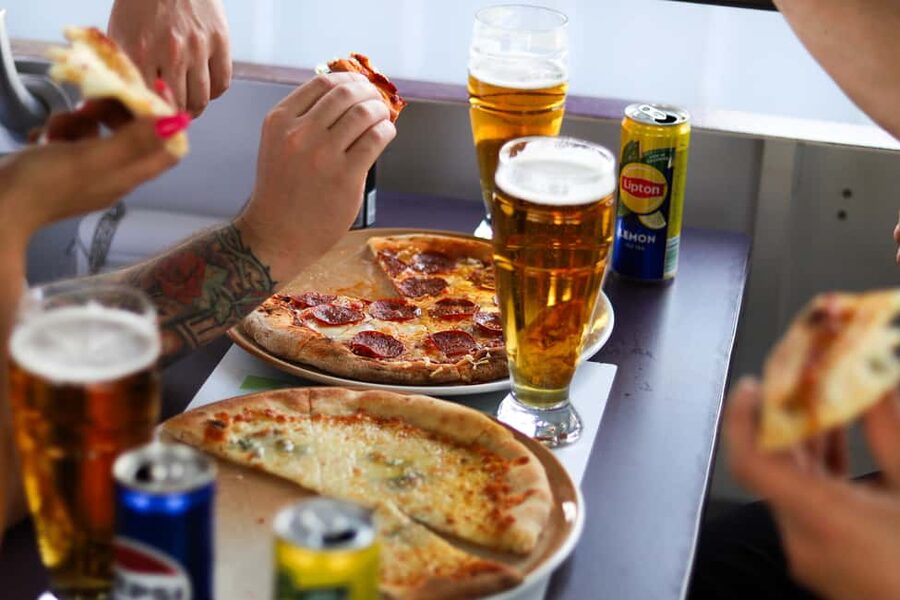 Budapest: Catamaran Pizza Cruise - The Playlist Reality: Party Songs From Loudspeakers