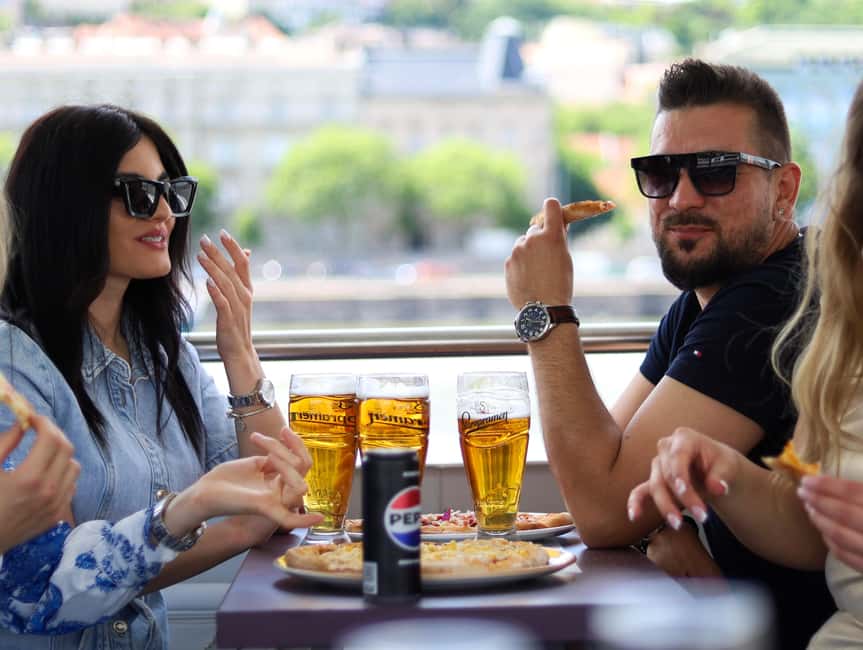 Budapest: Catamaran Pizza Cruise - Service on Board: Quick Help, Friendly Staff, and Named Standouts