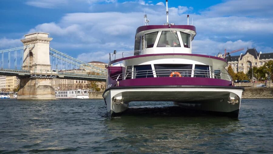 Budapest: Catamaran Pizza Cruise - The One-Hour Route: What You’ll See Between Gellert Hill and the Parliament