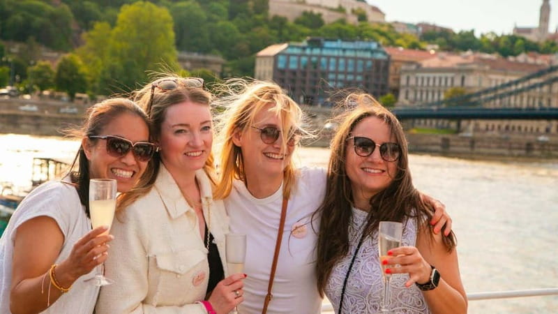 Budapest: Sip and Sail River Cruise with Unlimited Prosecco - Booking smart: who should book this cruise