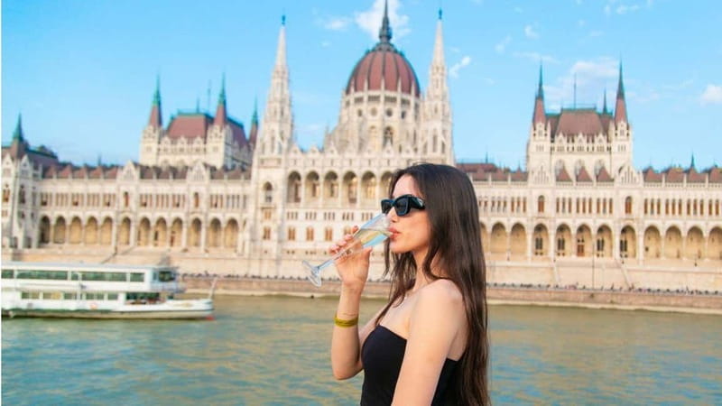 Budapest: Sip and Sail River Cruise with Unlimited Prosecco - Unlimited Prosecco plus cocktails: how the onboard bar really works