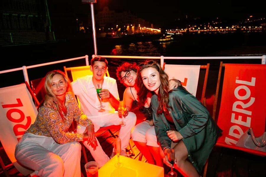 Budapest: Sip & Sail Danube Cruise with Prosecco Cocktails - Entering the cruise at Akadémia 2 ponton (and why it matters)