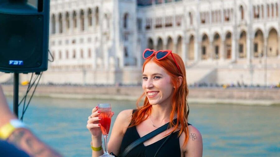 Budapest: Sip & Sail Danube Cruise with Prosecco Cocktails - Sunset views: what you’ll see, in the order it feels most logical