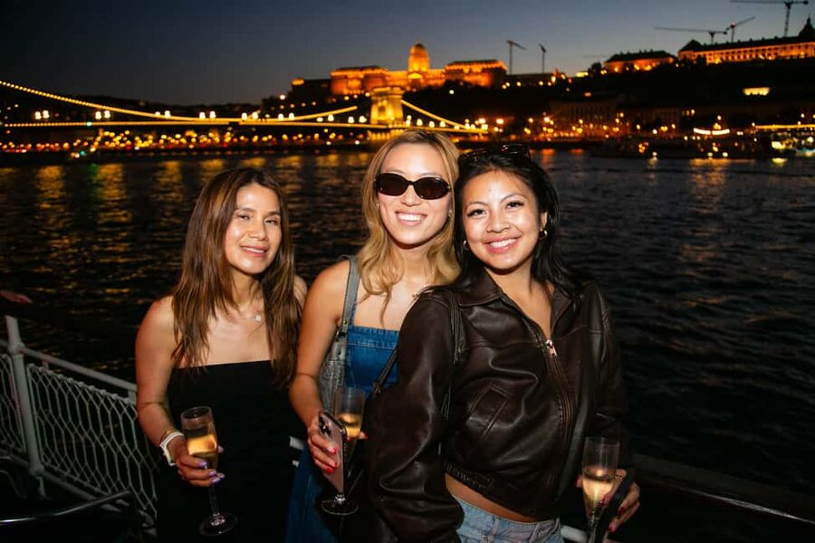Budapest: Sip & Sail Danube Cruise with Prosecco Cocktails - Price and value: why $26 can make sense