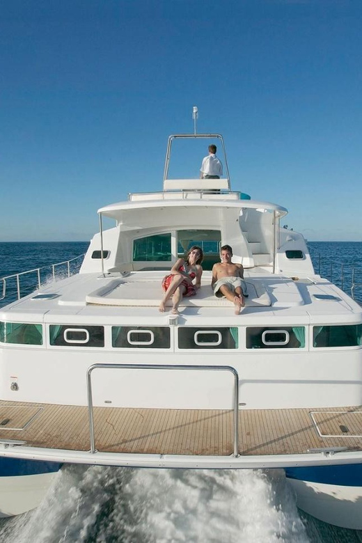 Busan: Group Sightseeing Yacht Cruise with Snacks and Drinks - The route: Gwangan Bridge, Marine City, and the Suyeong River