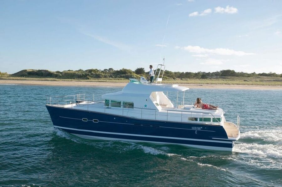 Busan: Group Sightseeing Yacht Cruise with Snacks and Drinks - Who should book this yacht cruise (and who should skip it)