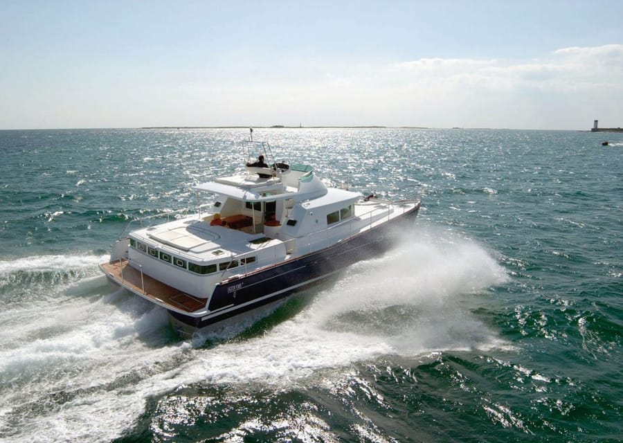 Busan: Group Sightseeing Yacht Cruise with Snacks and Drinks - Choosing the right departure time: 16:30 to 21:30