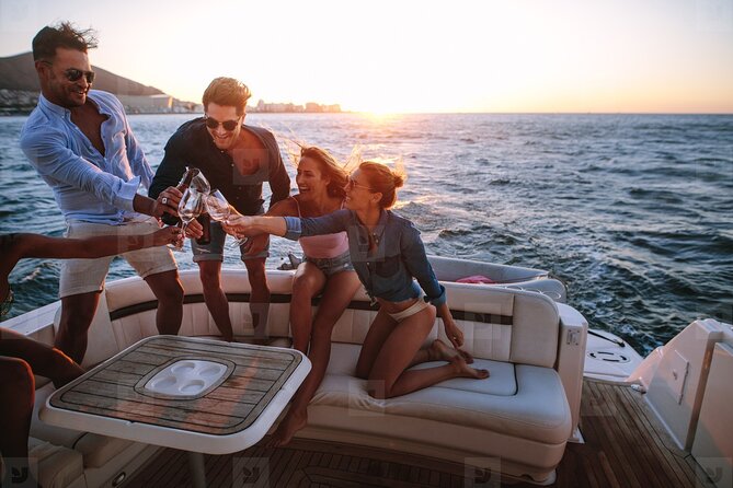 Cabo Arch Sunset Yacht Tour - Dinner & Drinks — Up to 18 Guests - Dinner and Drinks: What’s Included (and What to Expect)