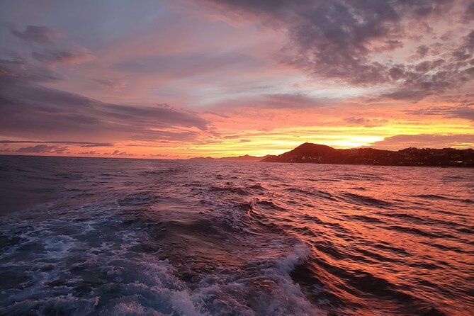 Cabo Arch Sunset Yacht Tour - Dinner & Drinks — Up to 18 Guests - Price and Value: When $999 Per Group Starts to Feel Worth It