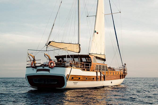 Cabo San Lucas Luxury Sailing Yacht and Dinner with a Chef - Dinner Time on the Sea: Chef Courses, Mixologist Drinks, and Portion Size