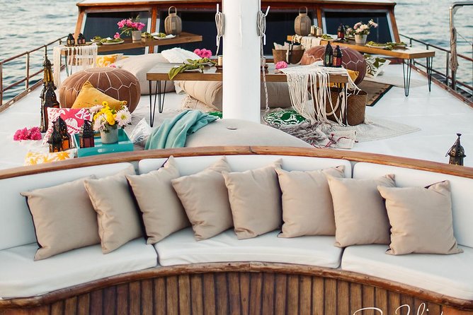 Cabo San Lucas Luxury Sailing Yacht and Dinner with a Chef - Who Should Book This Cabo Yacht Dinner (and Who Might Skip It)