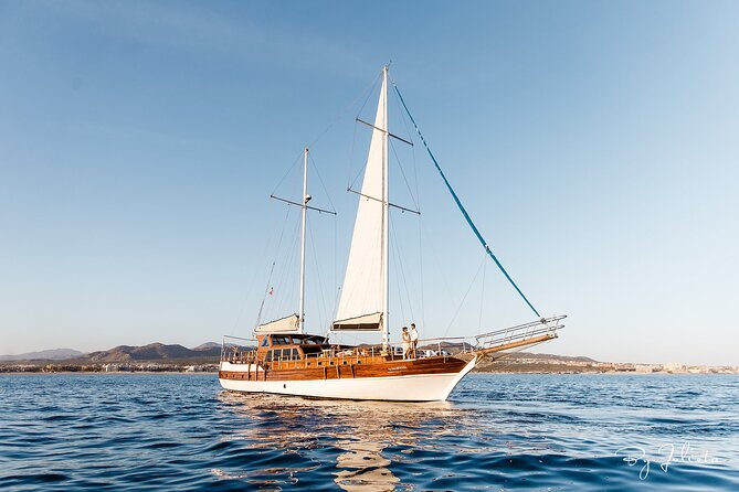 Cabo San Lucas Luxury Sailing Yacht and Dinner with a Chef - 5:00 pm Start: Getting to CaboMarina and Finding Your Boat