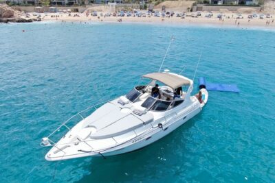 Cabo San Lucas Yacht Rental all inclusive - Stop 1: El Arco de Cabo San Lucas and the Sea Lion Colony