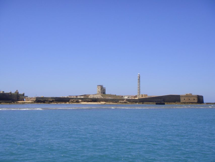 Cádiz: Bay of Cádiz Catamaran Tour with Host - Audio guide + bar time: learning without killing your relaxation