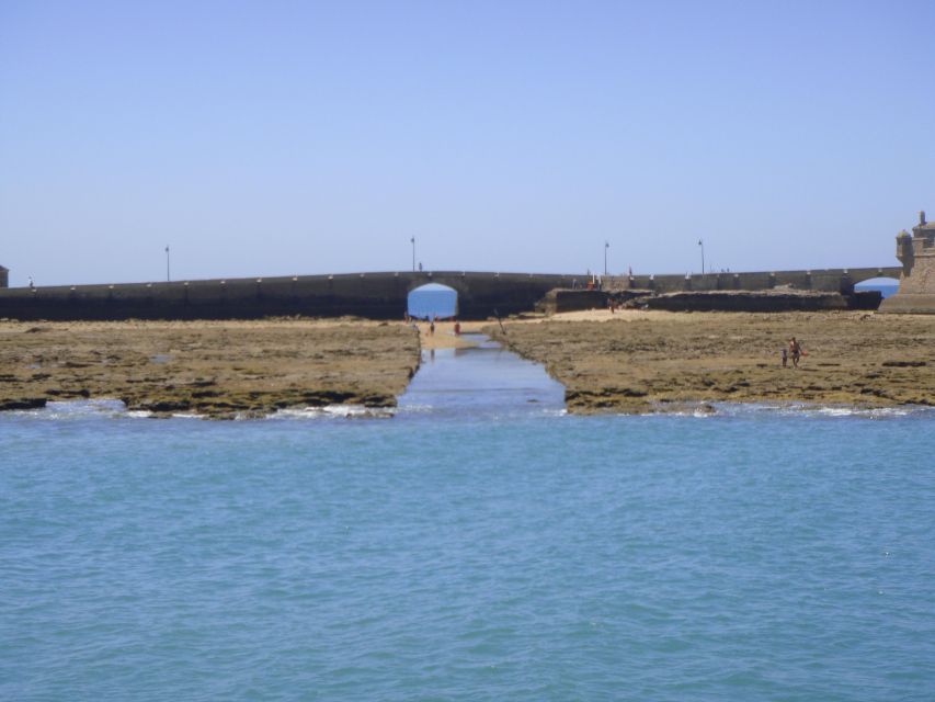 Cádiz: Bay of Cádiz Catamaran Tour with Host - How much sailing will you actually get?