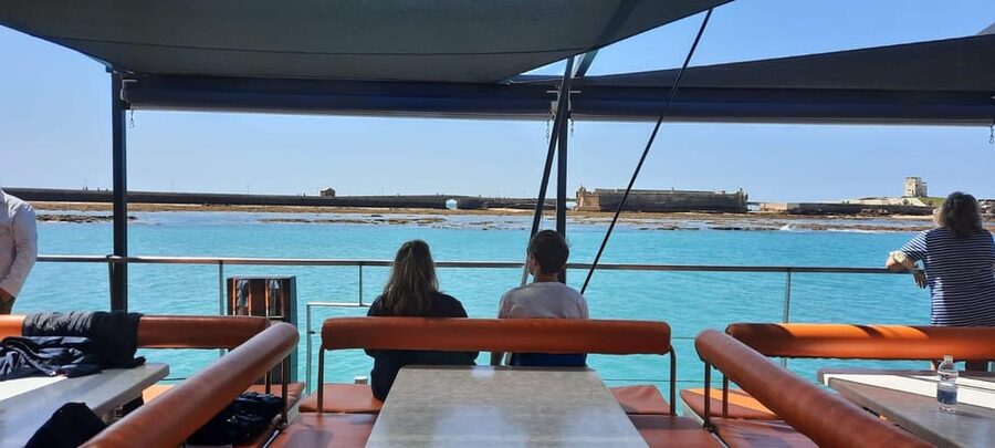 Cádiz: Sunset Catamaran Cruise Tours - The 1.5-Hour Cruise Pattern: From Cádiz Out Over the Bay and Toward Sunset